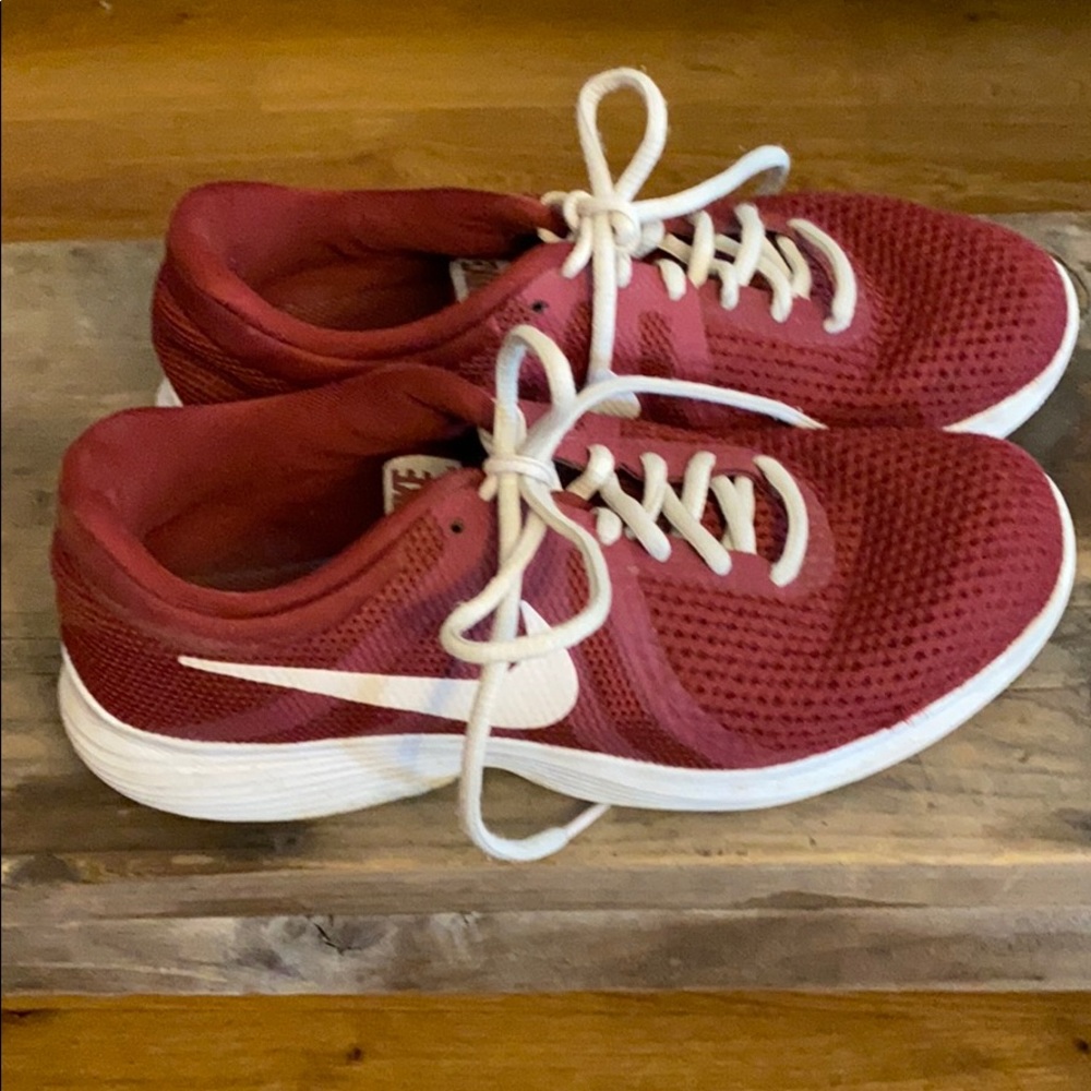 CLOSET CLEAROUT ‼️Nike shoes SIZE 8 WOMEN